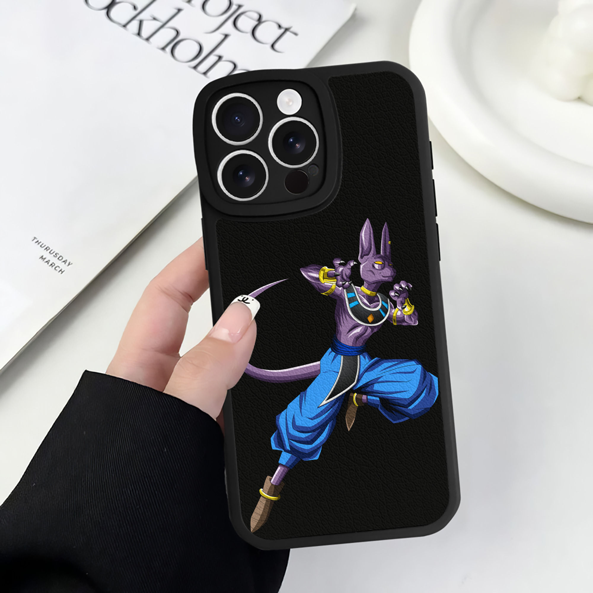 （画像用） ドラゴンボール ビルス 破壊神ビルス DRAGON BALL Beerus Birusu 【iPhone 16シリーズ対応】シリコンスマホケース（レザー調） 材質：シリコン